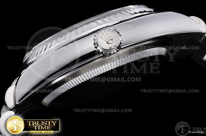 0130 RDD0224E – DayDate 36mm MoistureWicking 706